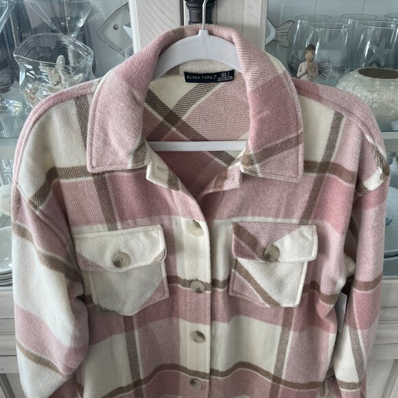 BLACK TAPE SHACKET JACKET PINK CREAM TAUPE PLAID BUTTON DOWN SIZE SMALL NWT - Picture 4 of 10